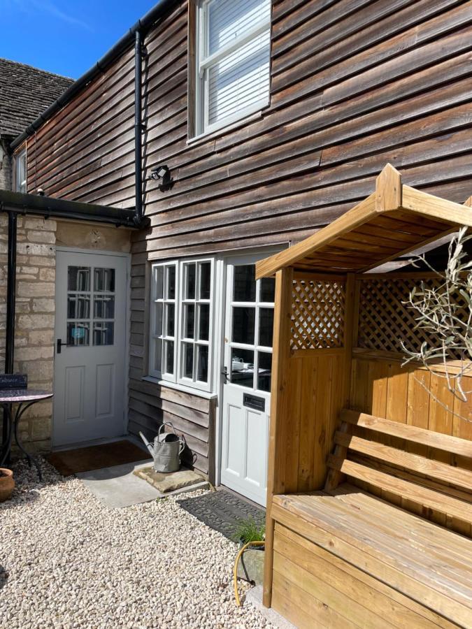 The Queen Matilda Country Rooms Avening Екстериор снимка