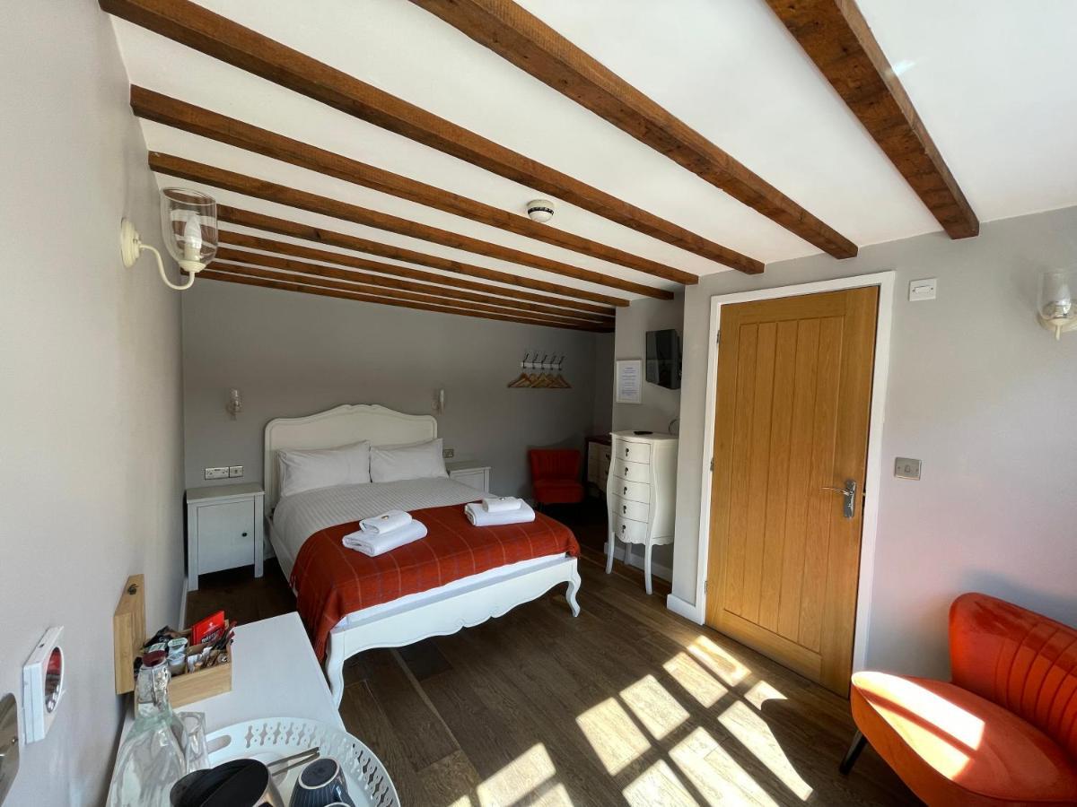 The Queen Matilda Country Rooms Avening Екстериор снимка