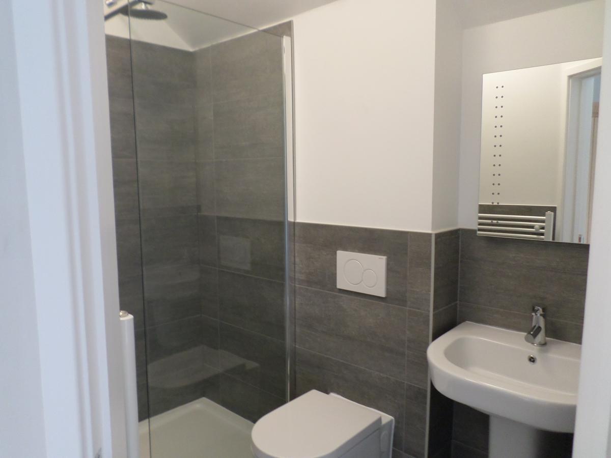 The Queen Matilda Country Rooms Avening Екстериор снимка